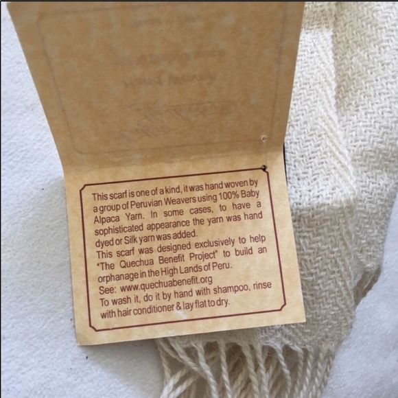 NEW LATIN COLLECTION Cream Hand Woven Alpaca Scarf - Picture 5 of 5